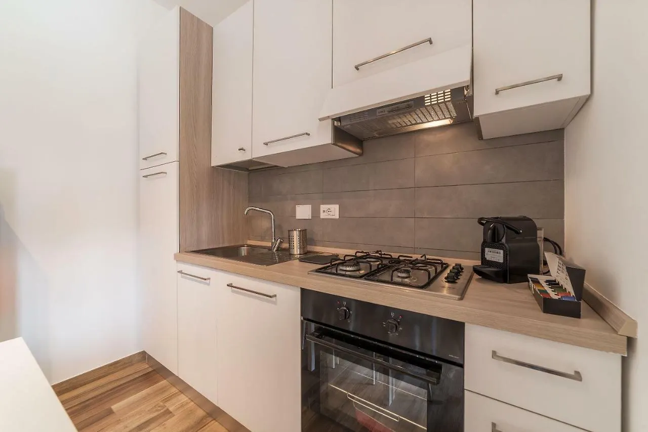 Pyramid Lovely Apartment With Garden Rome