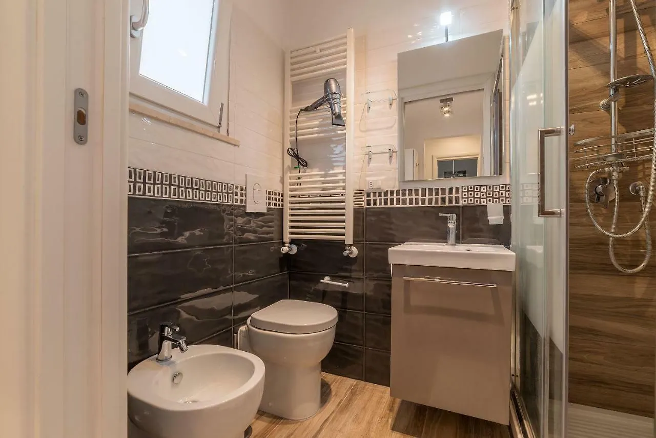 Pyramid Lovely Apartment With Garden Rome Italy