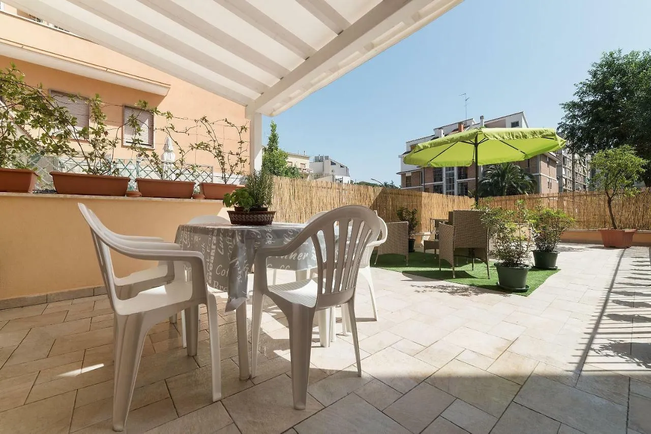Pyramid Lovely Apartment With Garden Rome