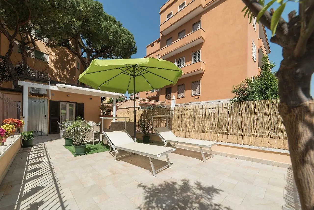 Pyramid Lovely Apartment With Garden Rome